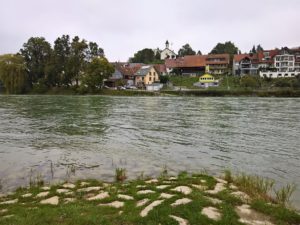 Bei Rietheim sieht man nach Deutschland hinüber.