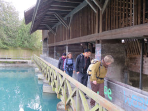 Gefällestufe beim Stauwehr zwischen den Seen
