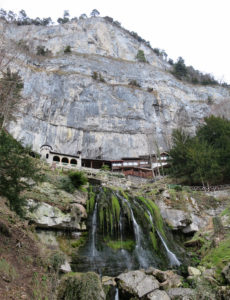 Einst Wohnstätte eines Drachentöters: Eingang zur Beatushöhle