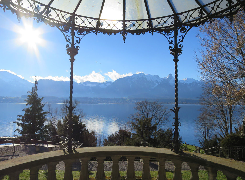 Ausblick von der Schlossterrasse Hünegg