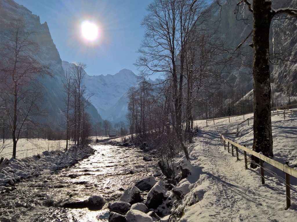 Weisse Lütschine in weisser Umgebung