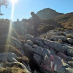 Knochenbrechen wäre hier ein leichtes Ding: Es genügt, nicht genau hinzuschauen, wohin man den Fuss in die Karrenfelder setzt.