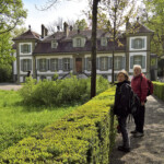 Aaronauten erkunden den Park von Schloss Bümpliz. Aaronauten erkunden den Park von Schloss Bümpliz.