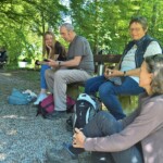 Und noch ein Nachzügler! Er, dessen Name nicht genannt werden soll und an dessen Existenz u,a. Marianne erhebliche Zweifel hatte, ist auf die Mittagspause hin in Erscheinung getreten und hat sich damit sozusagen als der real existierende S. erwiesen.