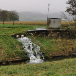 Kunst? ARA? Die mysteriöse Wasseranlage bei Bavois