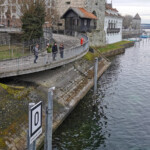 Bei Rheinkilometer 0 fängt der vermeintlich längste Fluss Europas an.